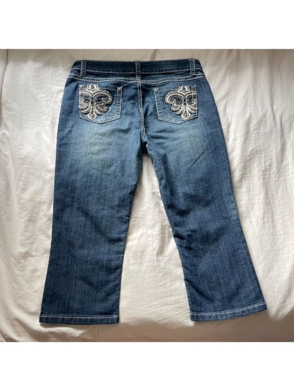 Y2K jean capris with embellished back pocketsSize...